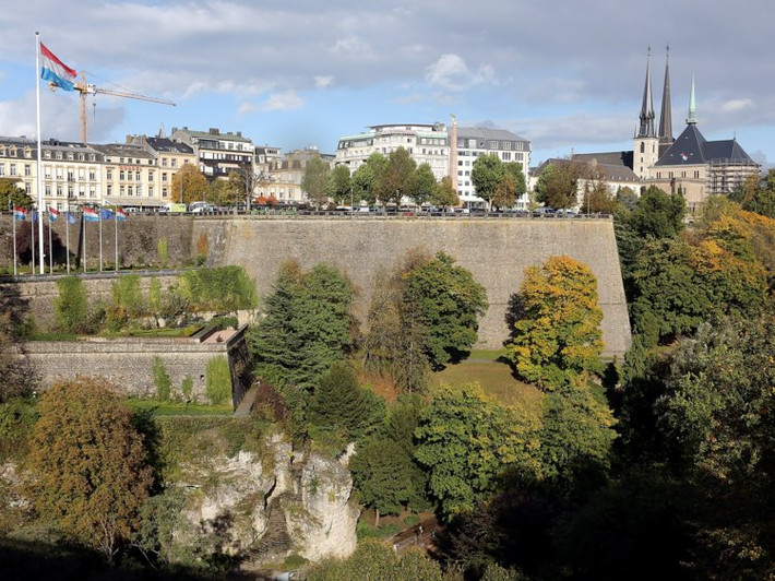 Dù có diện tích nhỏ nhưng Luxembourg xứng đáng là một trong những quốc gia đáng sống nhất Châu Âu. Nước này nằm trong top các quốc gia Châu Âu trả lương cao nhất.