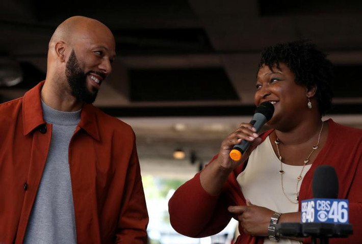 Nếu trúng cử, bà Stacey Abrams sẽ trở thành nữ thống đốc đầu tiên của bang Georgia và cũng là nữ thống đốc người Mỹ gốc Phi đầu tiên trong lịch sử "xứ cờ hoa". Ảnh: Reuters.