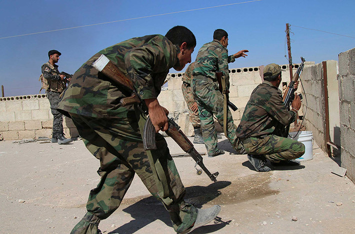 “Quân đội Syria cũng mở rộng cuộc tấn công sang các thị trấn Lataminah và Lahaya ngay sau khi oanh kích căn cứ của các phần tử thánh chiến ở đồng bằng al-Ghaab”, AMN đưa tin. Ảnh: Time.