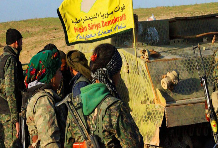 Còn tại chiến trường miền đông Syria, Lực lượng Dân chủ Syria (SDF) do Mỹ hậu thuẫn được cho là đã tạm dừng chiến dịch chống khủng bố IS ở khu vực này để đối phó với cuộc tấn công sắp tới của Quân đội Thổ Nhĩ Kỳ ở miền bắc Syria. Ảnh: AMN.