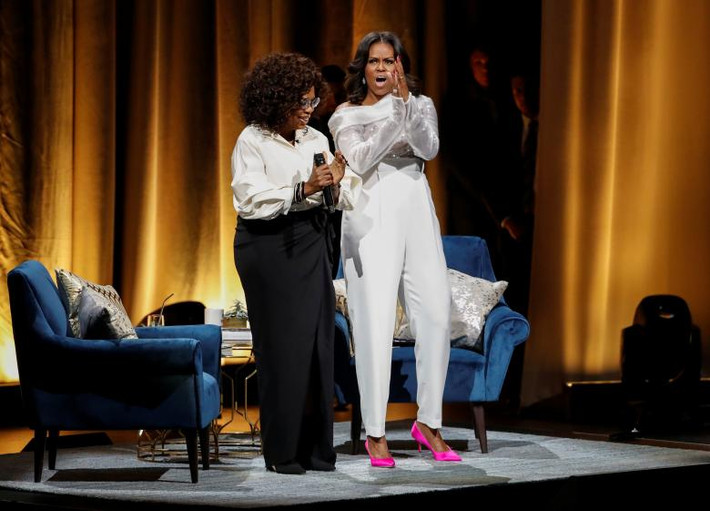 Cựu Đệ nhất phu nhân Michelle Obama chia sẻ bà từng sảy thai cách đây hai thập niên và điều này khiến bà cảm thấy “cô đơn, mất mát”. Bà Michelle cũng cho biết hai cô con gái Malia và Sasha ra đời nhờ thụ tinh nhân tạo.