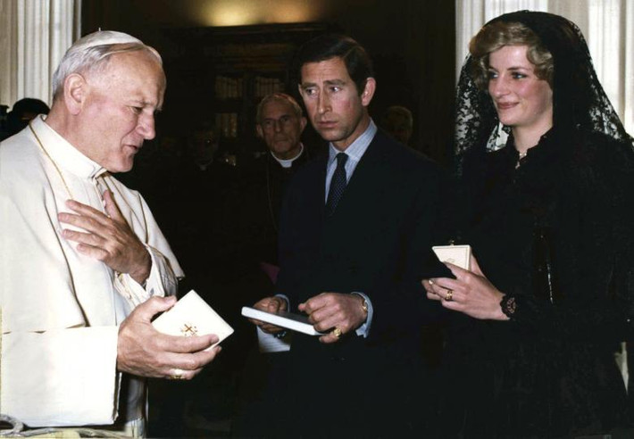 Thái tử Charles và Công nương Diana gặp Đức Giáo hoàng John Paul II tại Vatican vào tháng 4/1985.