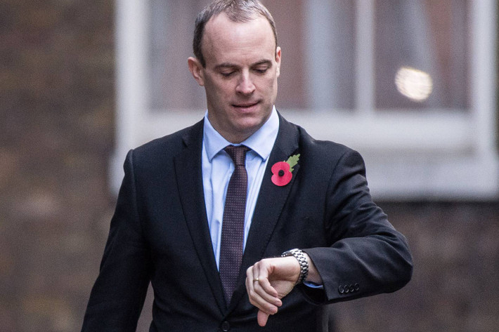 Trước khi trở thành Bộ trưởng Brexit vào tháng 7/2018, ông Raab từng đảm nhiệm nhiều vị trí trong bộ máy chính quyền Anh. Ảnh: British GQ.