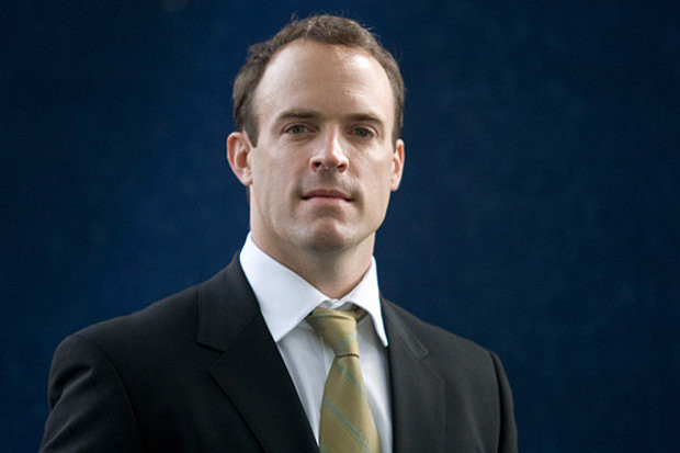 Được biết, ông Raab là Bộ trưởng Brexit thứ 2 từ chức do bất đồng với Thủ tướng May về việc đưa Anh rời khỏi EU. Sau quyết định của ông Raab, Thủ tướng May chắc chắn sẽ gặp thêm trở ngại trên lộ trình Brexit phía trước. Ảnh: Newsbook.