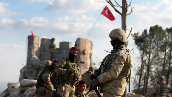 “Lực lượng Lá chắn Euphrates cũng sử dụng súng máy hạng nặng tấn công ngôi làng al-Hamran, phía tây bắc thị trấn Manbij”, SOHR cho hay. Ảnh: Times.