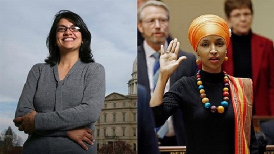 Bà Rashida Tlaib (trái) đến từ bang Michigan và bà Ilhan Omar đến từ bang Minnesota trở thành những phụ nữ Hồi giáo đầu tiên trong Quốc hội Mỹ sau khi giành chiến thắng trong cuộc bầu cử giữa kỳ 6/11 vừa qua. Ảnh: AP.