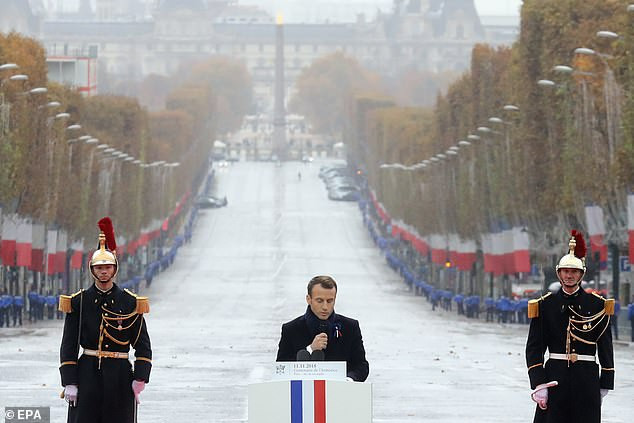 Tổng thống Pháp Macron phát biểu tại sự kiện kỷ niệm. Ảnh: EPA.