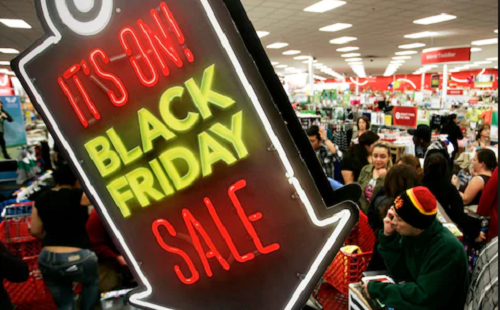 Thứ Sáu Đen (Black Friday) là ngày Thứ Sáu ngay sau Lễ Tạ ơn và được coi là ngày mở hàng cho mùa mua sắm tấp nập nhất ở nước Mỹ cùng nhiều quốc gia khác trên thế giới. Vào ngày này, hàng chục nghìn mặt hàng sẽ giảm giá “cực sốc” để thu hút người mua. Ảnh: Telegraph.