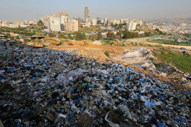“Chiến trường” rác ở Beirut. Ảnh chụp ngày 22/12/2015.