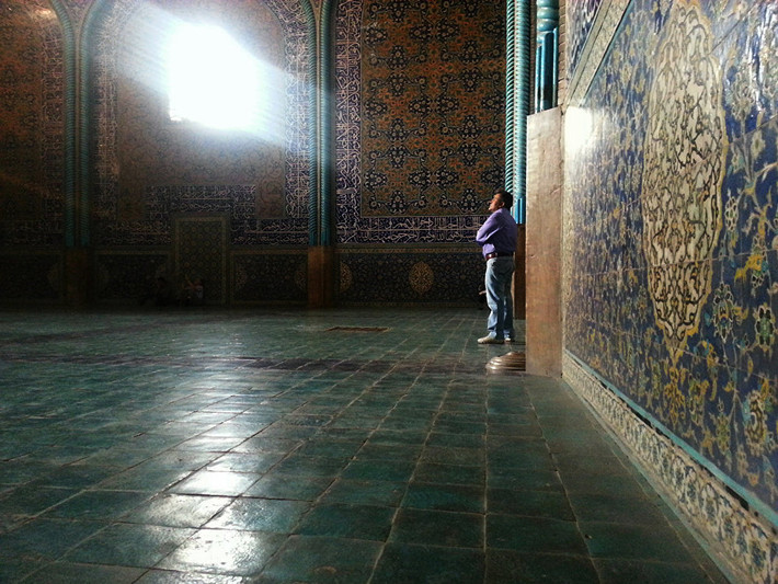 Bên trong Thánh đường Hồi giáo Sheikh Lotfollah.