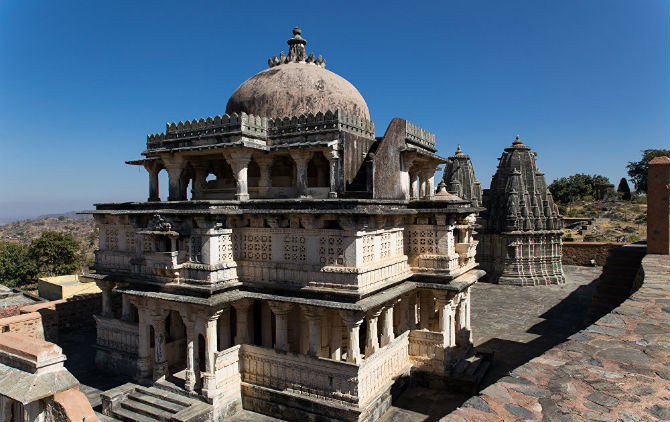 Pháo đài Kumbhalgarh ở Rajahsthan, Ấn Độ, với bức trường thành trải dài hơn 38 km, chỉ sau Vạn Lý Trường Thành của Trung Quốc.