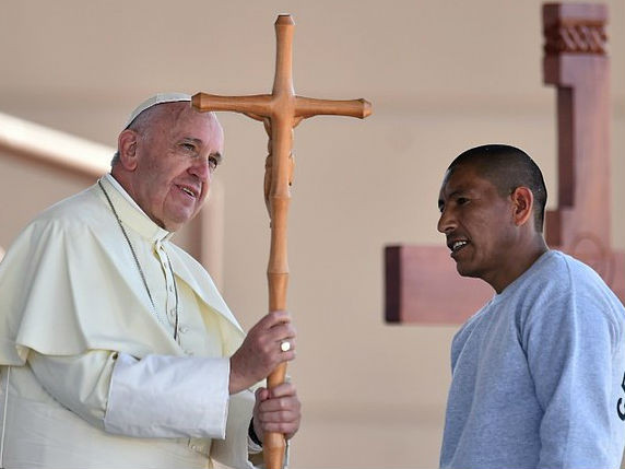 Đức Giáo hoàng Francis đã đến thăm các tù nhân nhà tù Ciudad Juarez khét tiếng ở Mexico hôm 18/2 trong chặng dừng chân cuối cùng của chuyến đi kéo dài 5 ngày đến quốc gia này.
