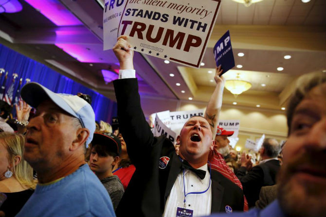 Người ủng hộ vui mừng trước chiến thắng của tỷ phú Donald Trump trong cuộc bỏ phiếu thứ ba bầu chọn ứng viên Tổng thống Mỹ đại diện cho Đảng Cộng hòa.