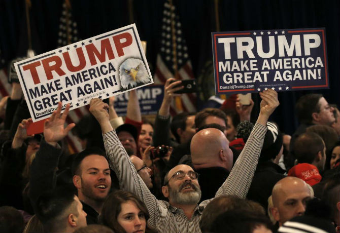 Những người ủng hộ vui mừng trước chiến thắng của tỷ phú Donald Trump.