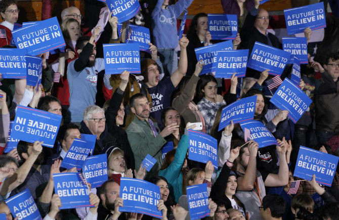 Những người ủng hộ Bernie Sanders vui mừng khi trước đó, ông được dự đoán là người giành chiến thắng trong cuộc bầu cử sơ bộ ở New Hampshire.