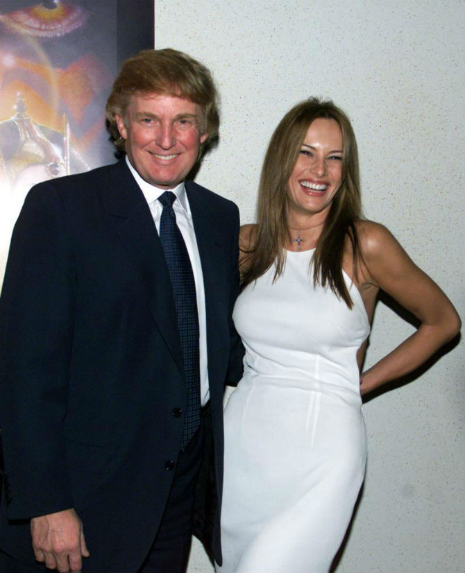 Nụ cười rạng rỡ của Melania khi đứng cạnh tỷ phú Trump ngày 16/5/1999. Khi đó, hai người mới là bạn của nhau.