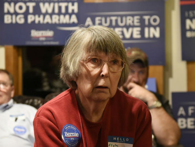 Bà Elsie Mace, cử tri ủng hộ ông Bernie Sanders, thất vọng sau cuộc họp kín của Đảng Dân chủ tại Iowa.