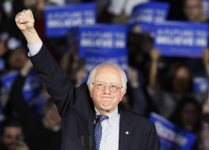 Thượng nghị sĩ Bernie Sanders trong cuộc họp kín tại Des Moines hôm 1/2.