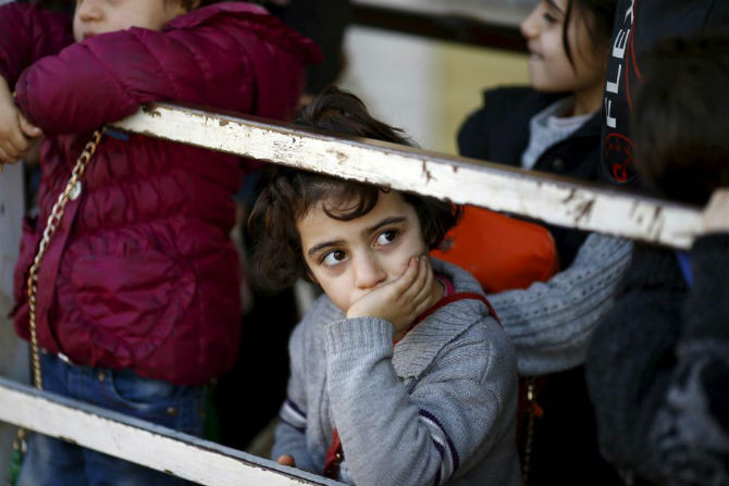 Người dân Syria xếp hàng chờ đợi tại biên giới Oncupinar ngày 8/2.