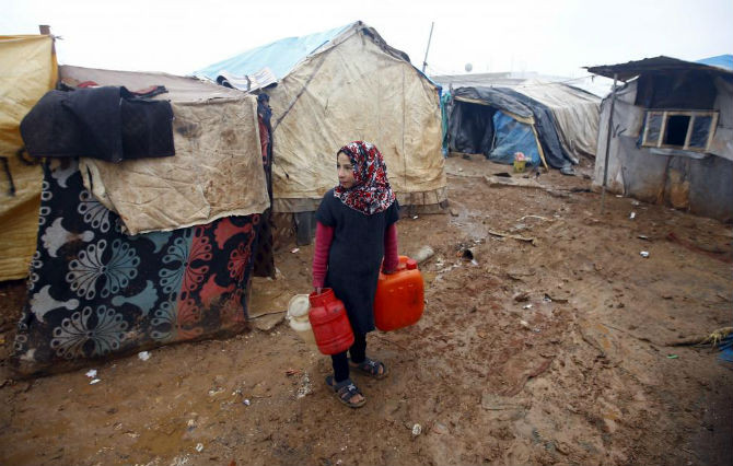 Bé gái Syria tại khu trại tị nạn gần biên giới Bal al-Salam ngày 6/2.