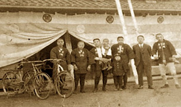 Kongo Gumi ở Nhật Bản là công ty hoạt động lâu đời nhất thế giới, với hơn 1.400 năm. Công ty này thành lập năm 578 trước Công nguyên và hoạt động cho tới năm 2006, khi nó trở thành một chi nhánh của công ty Takamatsu.