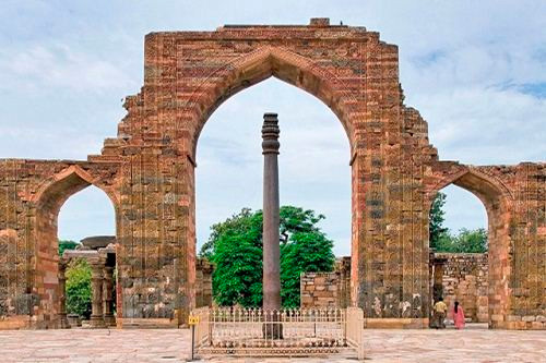 Cây cột sắt Delhi cao 7,21 mét trở thành một trong những bí ẩn lớn nhất của nhân loại bởi nó tồn tại hàng nghìn năm mà không bị gỉ sét.
