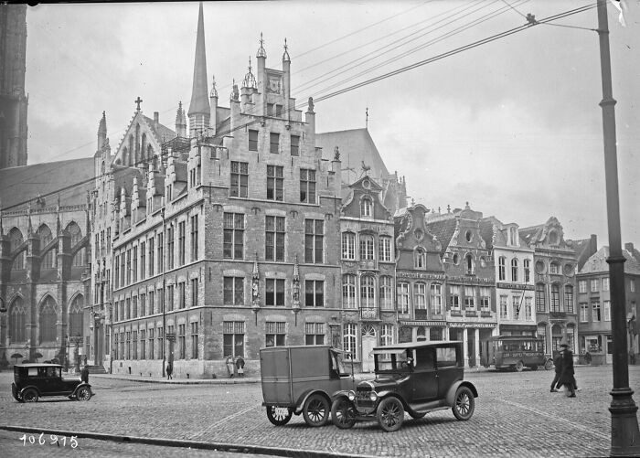 Tòa thị chính cũ, hiện tại là bưu điện, Bỉ, năm 1926.