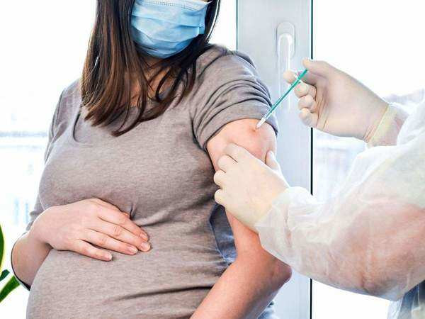 Jamieson, chủ nhiệm bộ môn sản phụ khoa tại Trường Y Đại học Emory và là thành viên của nhóm chuyên gia về COVID-19 tại Đại học Sản phụ khoa Hoa Kỳ, cho biết: "COVID-19 ảnh hưởng đến thai kỳ và có thể gây ra bệnh nặng cho người mang thai và thai nhi. Điều này là rõ ràng". Ảnh: ET.