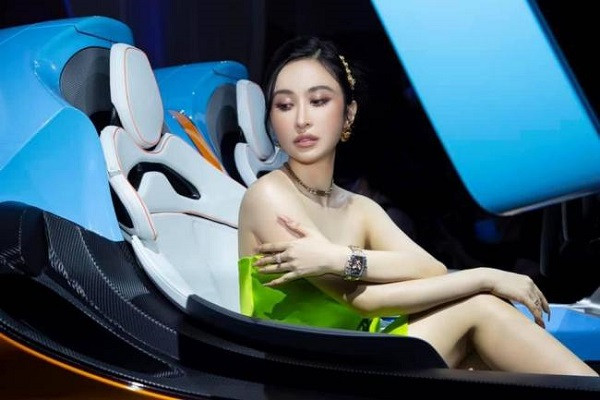 Mina Phạm vợ đại gia ngành nhựa là một trong những mỹ nhân nhận được sự thu hút của truyền thông vì có cuộc sống sang chảnh.