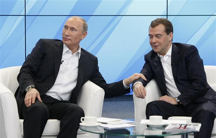 Ngày 15/1, Thủ tướng Nga Dmitry Medvedev thông báo ông cùng toàn bộ thành viên Chính phủ từ chức. Tuyên bố này được đưa ra sau thông điệp của Tổng thống Nga gửi Quốc hội Liên bang, trong đó ông Putin đề xuất một số thay đổi căn bản đối với Hiến pháp Nga.
