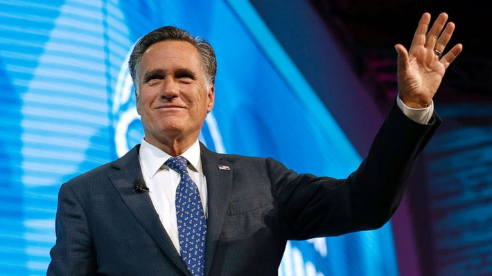 Trước đó, hồi tháng 1/2019, Thượng nghị sĩ Romney từng lên tiếng chỉ trích ông Trump chưa "xứng đáng" làm Tổng thống. “Nhìn chung những hành động của ông Trump trong vòng hai năm qua, cụ thể là những gì ông đã làm trong tháng vừa qua, là minh chứng cho thấy Tổng thống vẫn chưa xứng đáng với chức vụ của mình", ông Mitt Romney từng nói. Ảnh: ABC News.