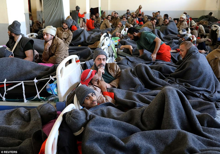 Khoảng 1/5 số tù binh IS bị giam ở Syria được cho là người nước ngoài. Hiện tại, Mỹ và người Kurd đang kêu gọi các nhà lãnh đạo thế giới, chủ yếu là ở Châu Âu, cho những tù binh này hồi hương. Tuy nhiên, hầu hết họ đều từ chối.