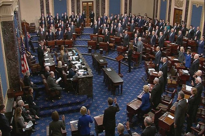 Phiên xét xử luận tội Tổng thống Donald Trump chính thức bắt đầu tại Điện Capitol ngày 21/1, dưới sự chủ trì của Chánh án Tòa Tối cao John Roberts, và kéo dài hai tuần. Ảnh: Reuters.