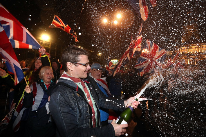 Người ủng hộ Brexit ăn mừng ở Quảng trường George, Glassgow, Anh, hôm 31/1.