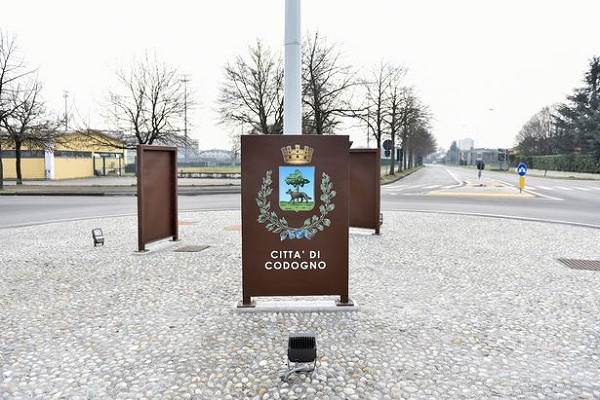Trong đó, vùng Lombardy ở miền bắc Italy đã yêu cầu đóng cửa trường học, hủy bỏ các sự kiện công cộng cũng như tạm ngừng hoạt động của nhiều doanh nghiệp.