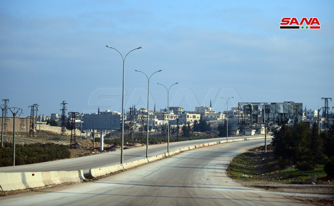 Quân đội Syria mới đây giành lại quyền kiểm soát hoàn toàn tuyến đường cao tốc chiến lược Aleppo-Damascus (M5) lần đầu tiên kể từ khi cuộc nội chiến Syria bùng phát 9 năm trước. (Nguồn ảnh: SANA)