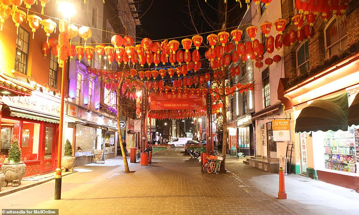 Theo Daily Mail, khu Phố Tàu (Chinatown) ở London trở nên vắng vẻ những ngày này, sau khi Anh xác nhận trường hợp thứ 9 nhiễm virus corona chủng mới tại nước này và là ca mắc bệnh đầu tiên ở London. (Nguồn ảnh: Daily Mail)