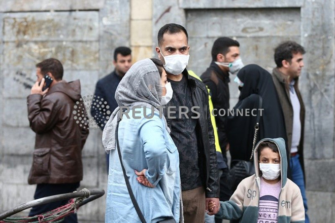 Tổng thống Iran Hassan Rouhani chỉ đạo Bộ Y tế thành lập Ủy ban Quốc gia để quản lý dịch COVID-19, đồng thời ra lệnh đóng cửa các trường học và các cơ sở giáo dục ở 14 tỉnh, bao gồm cả ở thủ đô Tehran.