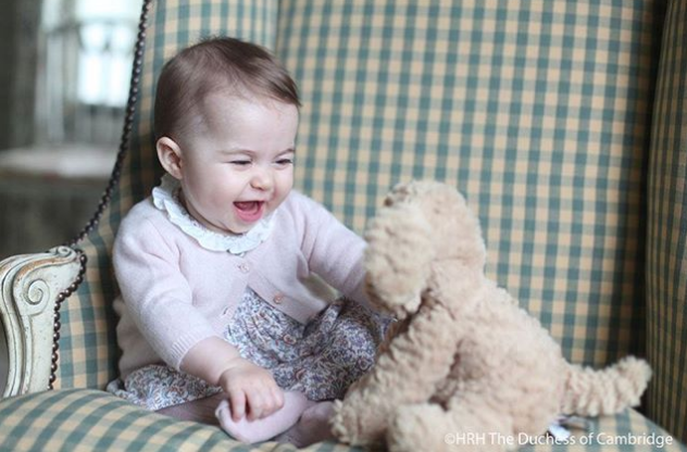 Khoảnh khắc vô cùng đáng yêu của Công chúa Charlotte.
