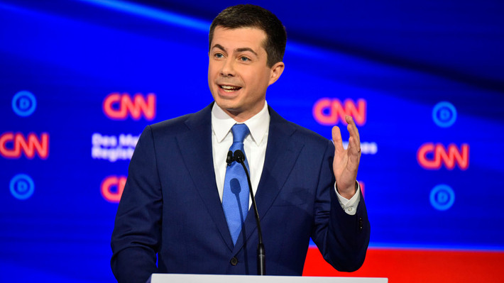 Cựu Thị trưởng Pete Buttigieg sinh ngày 19/1/1982 tại South Bend, bang Indiana. Ông tốt nghiệp trường Đại học Harvard và Đại học Oxford. Ảnh: MJ.