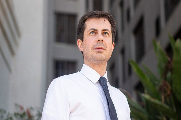 Năm 2015, ông Pete Buttigieg công khai là người đồng tính. Ảnh: Daily Beast.