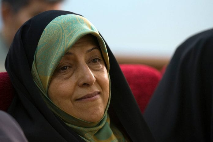 Sau khi trở về Iran, bà đăng ký vào Trường Quốc tế Tehran. Bà Ebtekar tốt nghiệp cử nhân trường Đại học Shahid Beheshti và nhận bằng Tiến sĩ chuyên ngành Miễn dịch học của trường Đại học Modares vào năm 1995. Ảnh: TF.