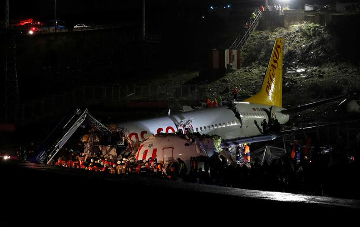 Chiếc Boeing 737 gặp sự cố khi đang trên hành trình di chuyển từ thành phố cảng Izmir tới sân bay Sabiha Gokcen của Istanbul.