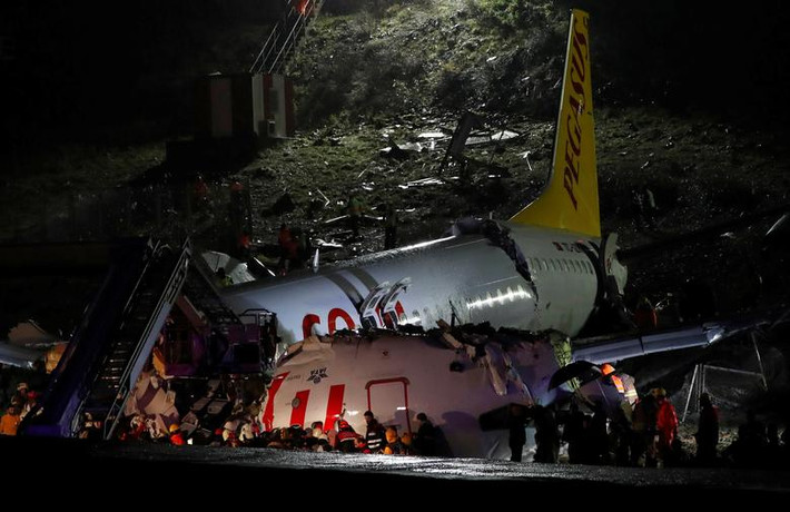 Khi đó, chiếc máy bay Boeing 737-86J của Hãng hàng không Pegasus Airlines chở 183 người, gồm 177 hành khách và 6 thành viên phi hành đoàn, đã bị trượt khỏi đường băng ở sân bay quốc tế Sabiha Gokcen tại thành phố Istanbul.