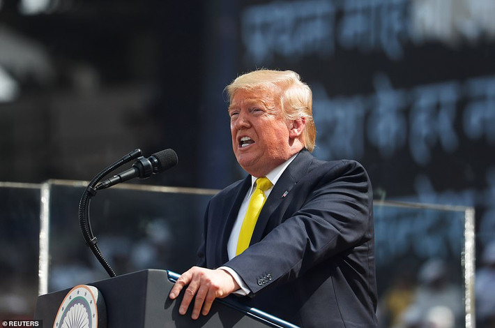 Tại đây, Tổng thống Trump đã ca ngợi ông Modi là một “nhà lãnh đạo hiếm có, một chiến thắng lớn của Ấn Độ”. “Mỹ yêu Ấn Độ. Mỹ tôn trọng Ấn Độ và Mỹ luôn là những người bạn chân thành và trung thành với người Ấn Độ”, Tổng thống Trump phát biểu.