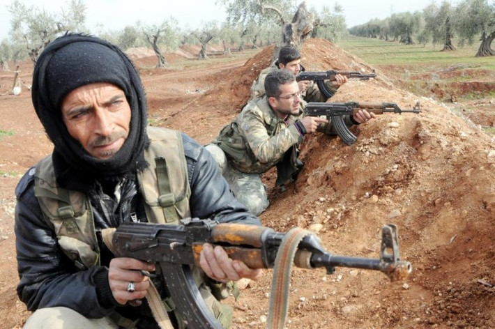 Trong khi đó, kênh truyền hình Al-Arabiya dẫn nguồn tin người Kurd cho hay, Quân đội Thổ Nhĩ Kỳ và lực lượng đồng minh được cho là đã bắt giữ 14 binh sĩ Syria ở khu vực phía đông bắc nước này. Ảnh: AMN.