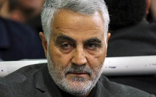 Ngày 24/1/2011, Tướng Soleimani được lãnh tụ tối cao Ali Khamenei thăng cấp lên Thiếu tướng. Ông được cho là có mối quan hệ thân thiết với lãnh tụ Iran. Ảnh: DB.