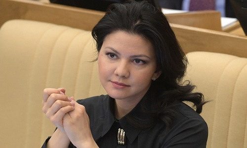 "Bà Yumasheva được đưa tới một phòng riêng và bị nhân viên FBI hỏi trong khoảng một giờ. Hơn nữa, bà ấy còn được đề nghị gặp nhân viên FBI tại một cuộc gặp khác, không chính thức để tiếp tục cuộc đối thoại", Đại sứ quán Nga tại Mỹ dẫn lời Đại sứ Anatoly Antonov. Ảnh: Sputnik.