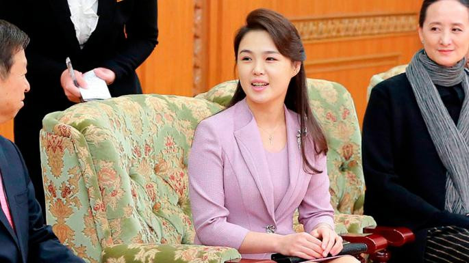 Đệ nhất phu nhân Triều Tiên Ri Sol-ju có phong cách thời trang trang nhã, giản dị nhưng không kém phần tinh tế. Ảnh: The Times.