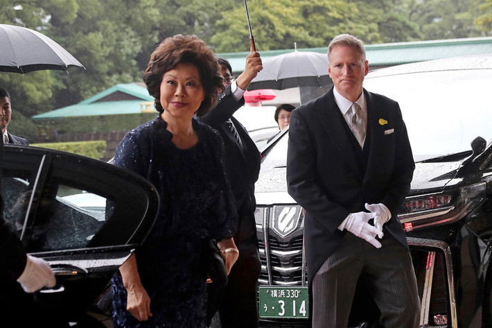 Đại diện chính phủ Mỹ là Bộ trưởng Giao thông Elaine Chao.